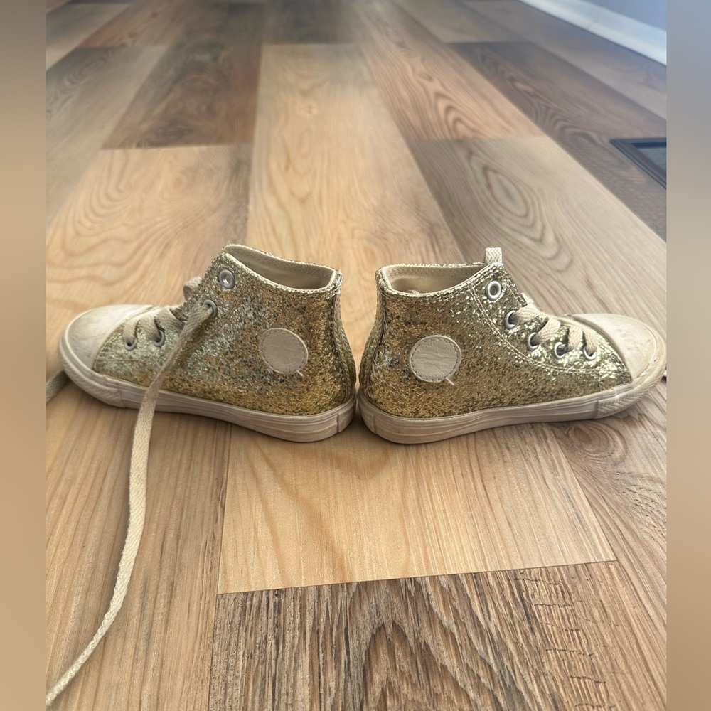 Girls sparkle converse